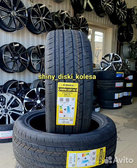 Sonix Prime UHP 08 235/45 R18 ZR