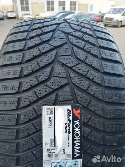 Yokohama BluEarth Winter V905 275/40 R20 106V