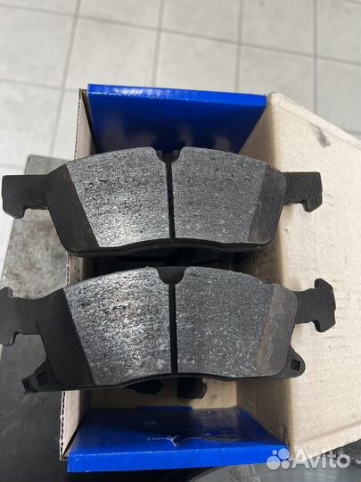 Колодки тормозные передние jeep grand cherokee wk2