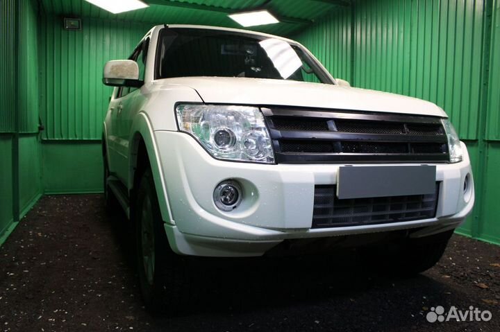 Защитная сетка радиатора черная Mitsubishi Pajero