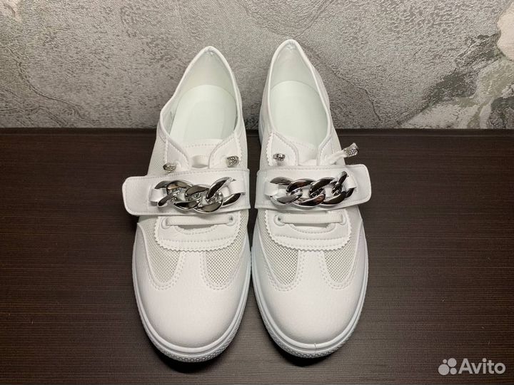 Лоферы белые в сетку
