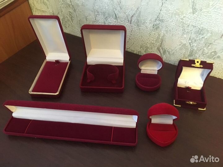 Подарочная коробка