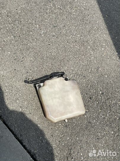 Бачок охлаждающей жидкости Toyota, 1JZ