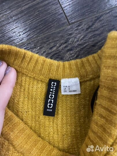 Свитер женский укороченный