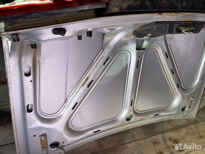 Крышка багажника волга 31105