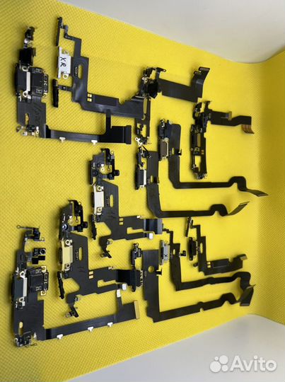 Шлейф зарядки на iPhone