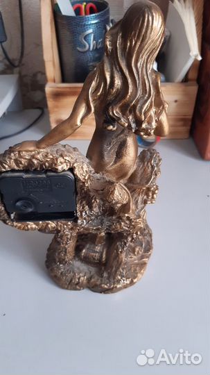 Статуэтка с часами