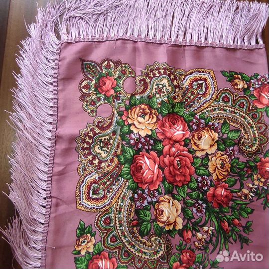 Платок цвета пенки 110х110