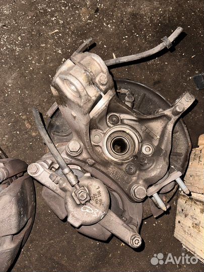 Кулак поворотный passat CC 3.6 тормоза 345мм