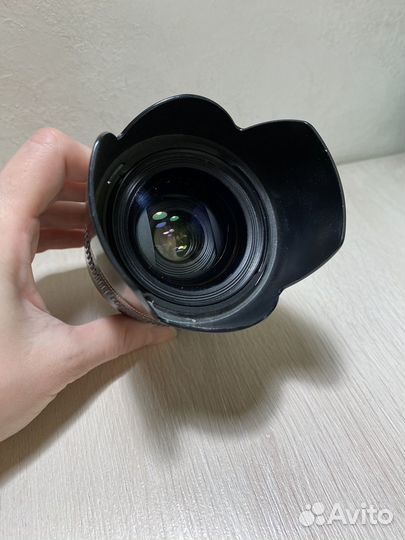 Объектив Canon EF 28mm f/1.8 USM с блендой