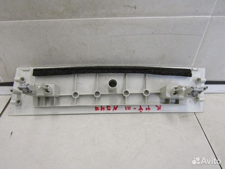 Обшивка стойки Focus III 2011