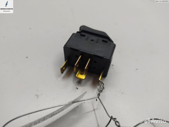 Кнопка стеклоподъемника заднего правого 4D0959855 на Audi A4 B5 (1994-2001)