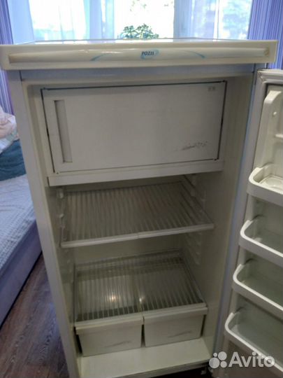 Холодильник бу позис