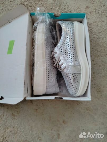 Кроссовки кожаные