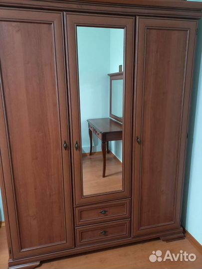 Спальный гарнитур