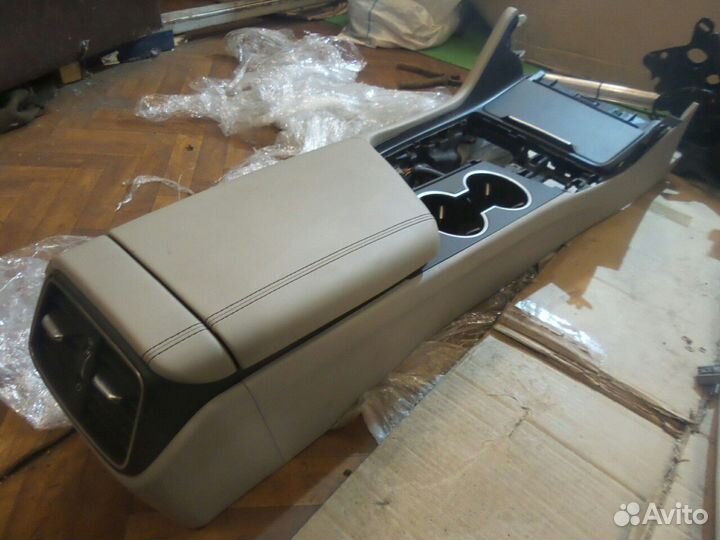 Консоль центральная hyundai genesis G70