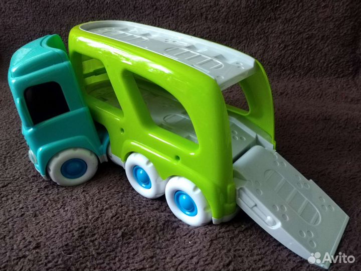 Игрушки для мальчиков. Гонки Машина