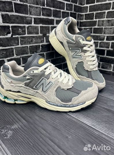 Светлые New Balance 2002R
