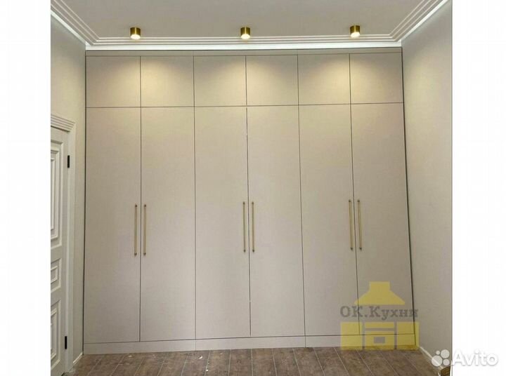 Встраиваемый шкаф