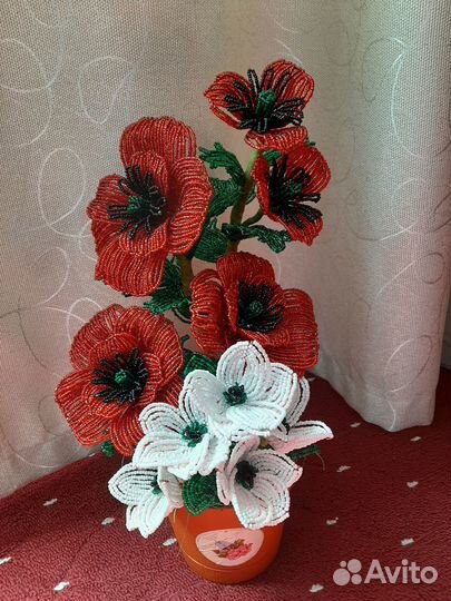 Лилии из бисера в кашпо,маки из бисера