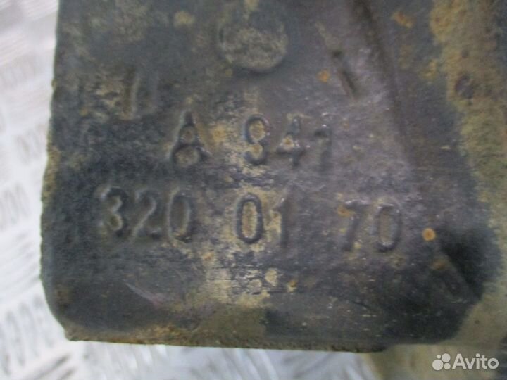 Кронштейн крепления передней рессоры Mercedes-Benz