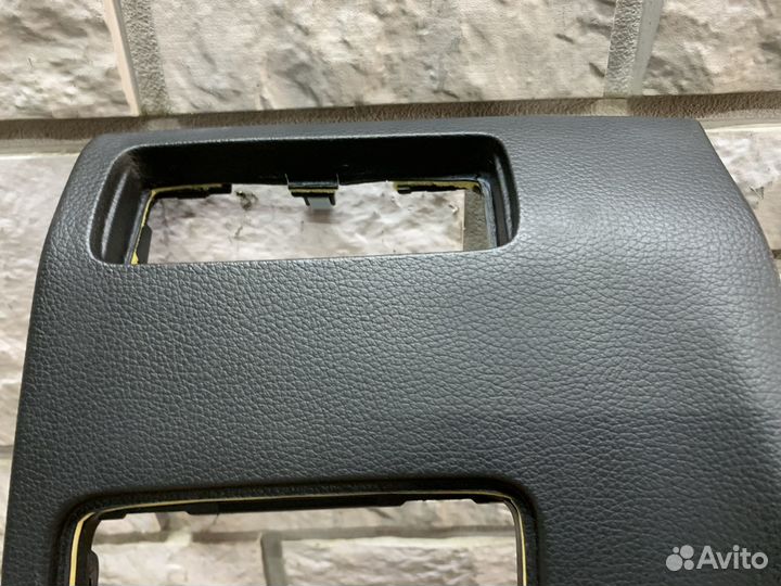 Hyundai Genesis G80 Накладка над коленями водителя