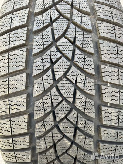 Goodyear UltraGrip Performance 265/40 R20 104V