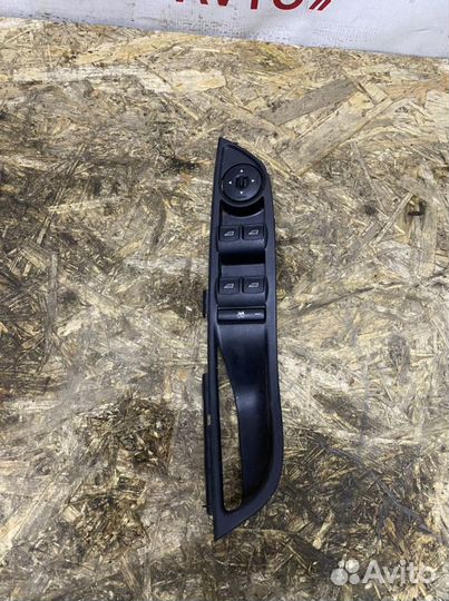 Блок управления стеклоподъемниками Ford Focus 3