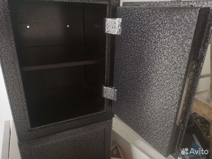 Сейф металлический