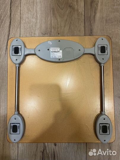 Весы напольные электронные Scarlett