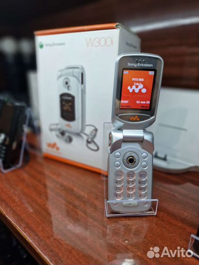 Телефон Sony Ericsson w300i полный комплект
