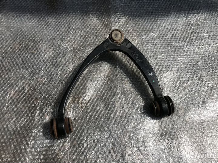 Рычаг передний правый Chevrolet Tahoe III 06-14