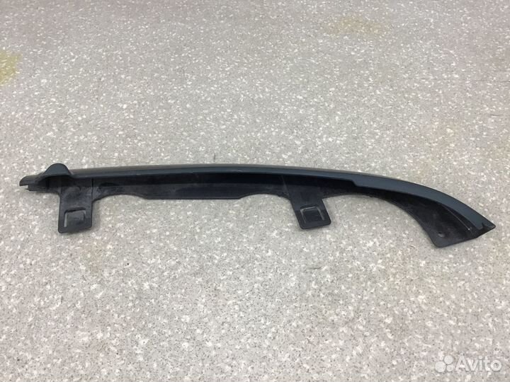 Накладка под фару правую VAZ 21110