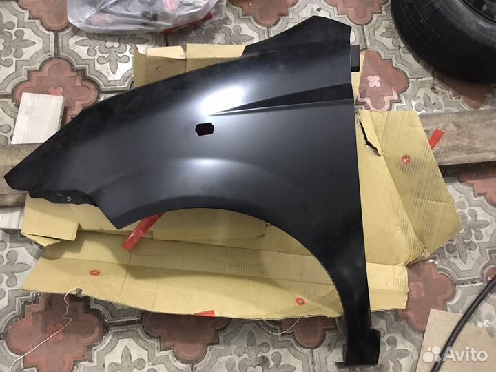 Левое переднее крыло