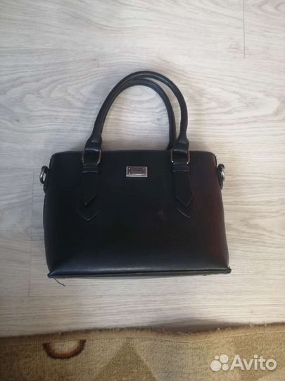 Сумка чёрная в хорошем состоянии