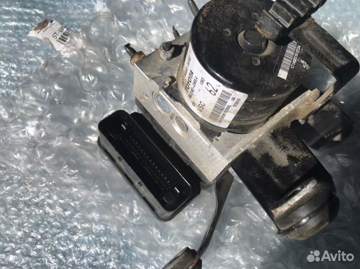 Блок abs Toyota Sequoia Platinum XK60 3urfe 2013