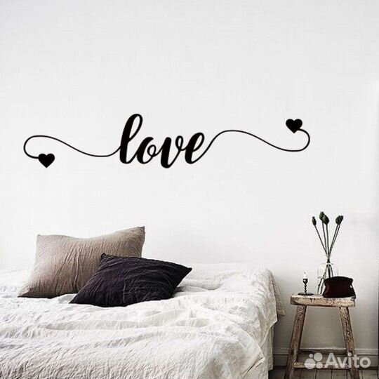 Наклейка на стену