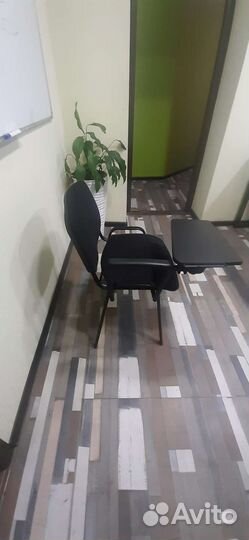 Стол для стула изо