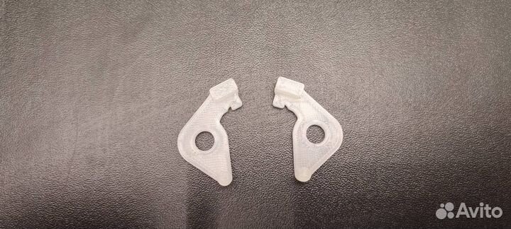 Фиксаторы подлокотника Subaru Forester SG