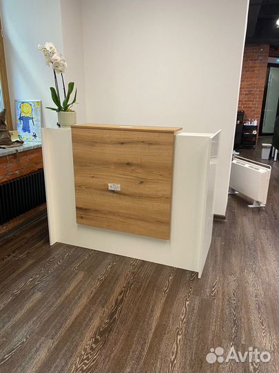 Стойка ресепшн