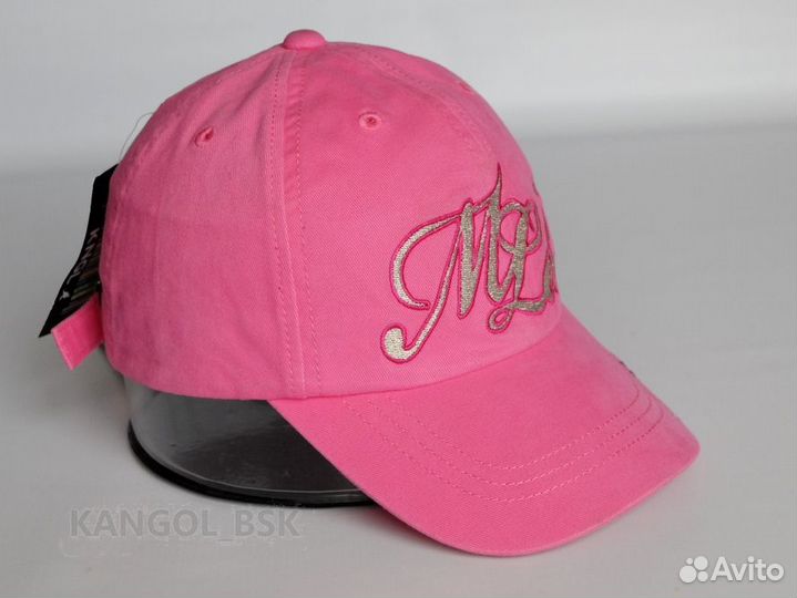 Розовая классическая бейсболка 