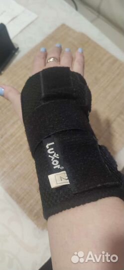 Бандаж на лучезапястный сустав правый