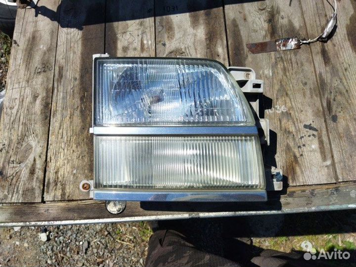 Фара передняя правая Nissan Elgrand AVE50 QD32ETI