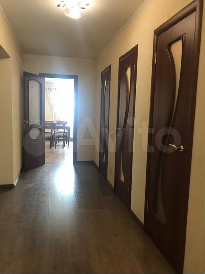 3-к. квартира, 100 м², 8/10 эт.