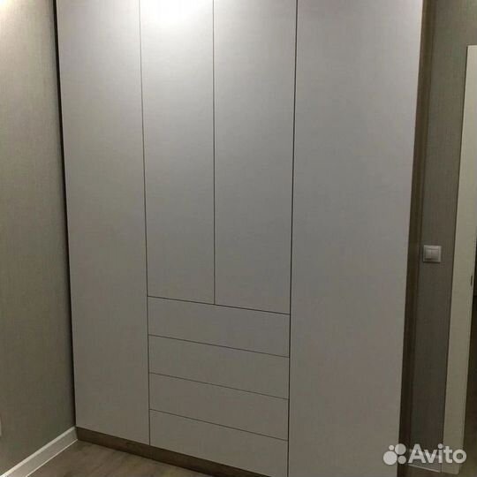 Распашной шкаф