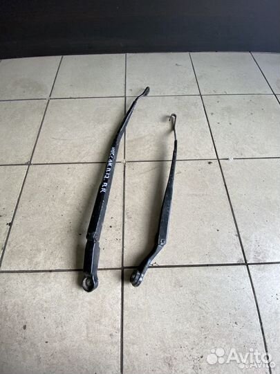 Поводок дворника левый Nissan Primera P12