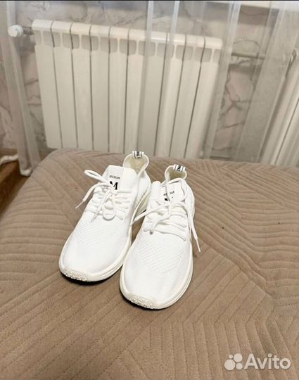 Кроссовки женские