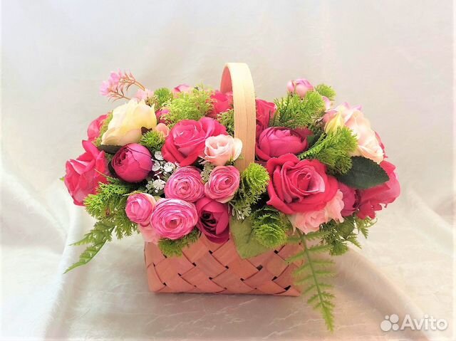 Цветочная корзинка из искусственных цветов