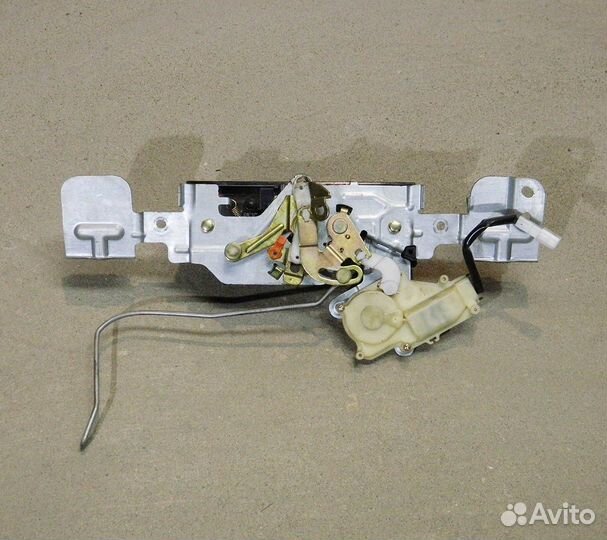 Ручка двери багажника Ford Escape II