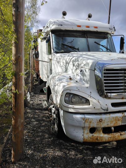 Freightliner Columbia, 2002